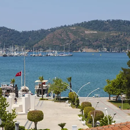 Ξενοδοχείο Mara Palaca 3*