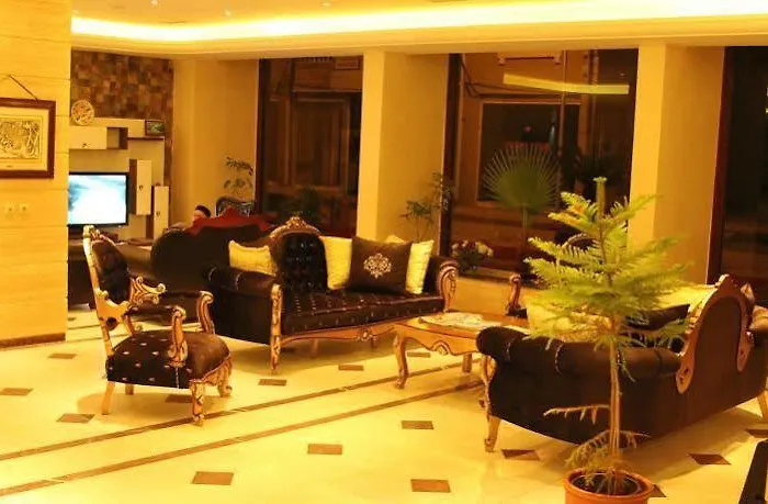 فندق Mara Palaca 3*